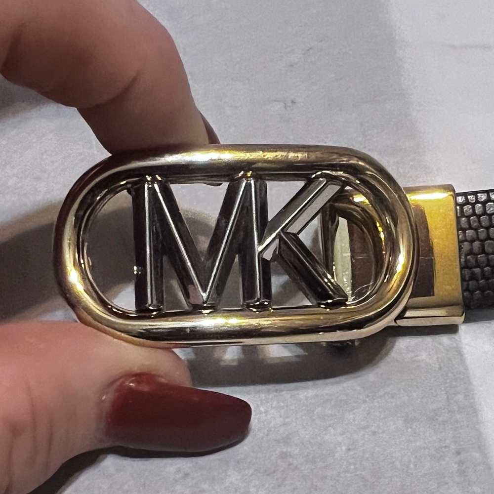 Michael Kors slim reversible belt.
